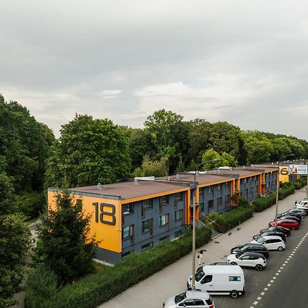 The Park Suites Warszawa Exteriör bild